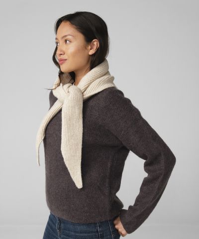 Beechfield Knitted triangle scarf