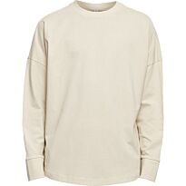 Oversize cut on sleeve long sleeve